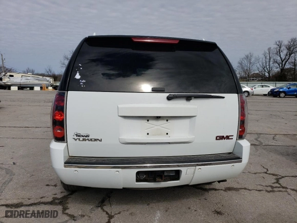 2007 GMC Yukon Denali with VIN 1GKFK63867J167187, listed as a Copart auction lot 47310045 with 220,222 mi miles and Salvage Title. Bid and sale history available at carsss.com. Image 6.