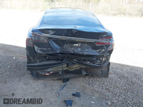 2014 Tesla Model S 60 z VIN 5YJSA1H19EFP45024, wystawiony jako IAAI lot #41960222 z przebiegiem 108 573 mil mil oraz . Historia ofert i sprzedaży dostępna na DreamBid. Obrazek 6.