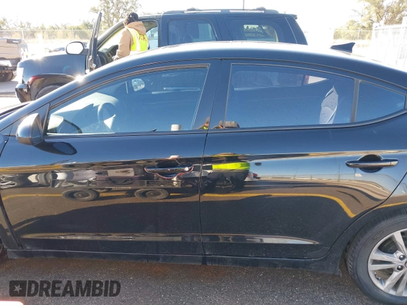 2017 Hyundai Elantra SE z VIN 5NPD84LFXHH140945, wystawiony jako IAAI lot #41755694 z przebiegiem 138 654 mil mil oraz . Historia ofert i sprzedaży dostępna na DreamBid. Obrazek 14.