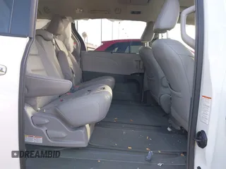 2018 Toyota Sienna XLE Auto Access Seat with VIN 5TDYZ3DC0JS902001, listed as a IAAI auction lot 41197210 with 99,018 mi miles. Bid and sale history available at carsss.com. Image 8.