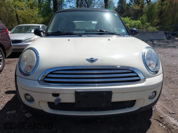 2007 MINI Hardtop with VIN WMWMF33527TT54584, listed as a IAAI auction lot 42166126 with 85,978 mi miles and . Bid and sale history available at DreamBid. Image 6.