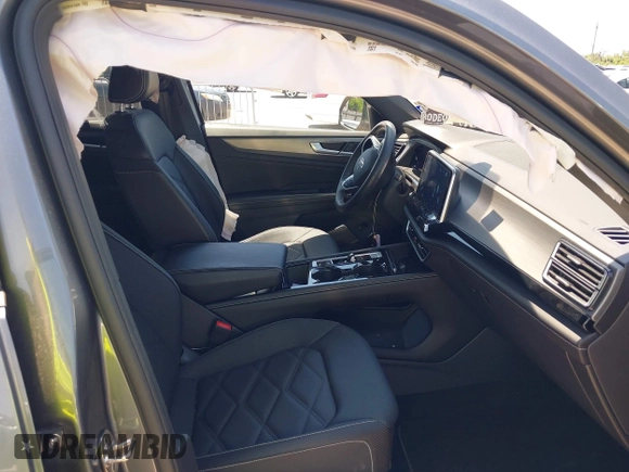 2024 Volkswagen Atlas SE z VIN 1V2JE2CA2RC217260, wystawiony jako IAAI lot #42178259 z przebiegiem 30 640 mil mil oraz . Historia ofert i sprzedaży dostępna na DreamBid. Obrazek 5.
