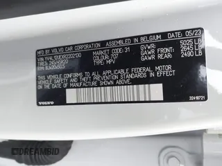 2024 Volvo XC40 Plus Bright Theme z VIN YV4L12UEXR2202130, wystawiony jako IAAI lot #41876910 z przebiegiem 15 997 mil mil oraz . Historia ofert i sprzedaży dostępna na DreamBid. Obrazek 9.