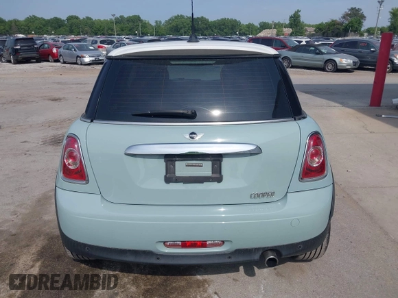 2013 MINI Hardtop with VIN WMWSU3C51DT372387, listed as a IAAI auction lot 42514124 with 100,560 mi miles and . Bid and sale history available at DreamBid. Image 17.