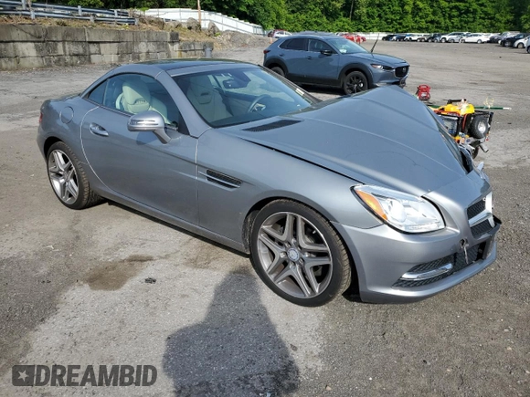 2015 Mercedes-Benz SLK 250 with VIN WDDPK4HA1FF106580, listed as a Copart auction lot 57462625 with 37,971 mi miles and Salvage title. Bid and sale history available at DreamBid. Image 4.