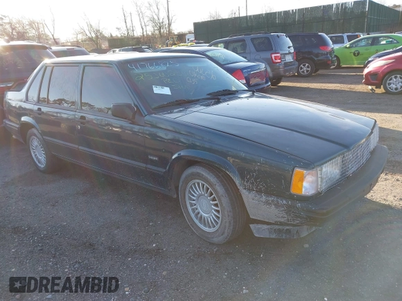 1993 Volvo 900 GLS z VIN YV1JS8833P3120728, wystawiony jako IAAI lot #41766825 z przebiegiem 144 552 mil mil oraz . Historia ofert i sprzedaży dostępna na DreamBid. Obrazek 1.