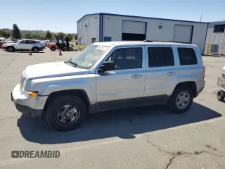 2014 Jeep Patriot Altitude with VIN 1C4NJPBA5ED502262, listed as a Copart auction lot 61452265 with 219,369 mi miles and Clean title. Bid and sale history available at DreamBid. Image 1.
