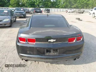 2011 Chevrolet Camaro 2LS z VIN 2G1FA1ED2B9135538, wystawiony jako IAAI lot #42294991 z przebiegiem 173 126 mil mil oraz . Historia ofert i sprzedaży dostępna na DreamBid. Obrazek 16.