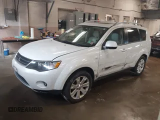 2007 Mitsubishi Outlander XLS with VIN JA4MT41X17Z020401, listed as a IAAI auction lot 41572756 with 43,696 mi miles. Bid and sale history available at carsss.com. Image 2.