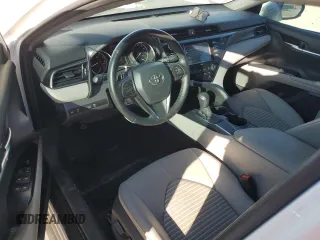 2020 Toyota Camry SE z VIN 4T1G11AK7LU985634, wystawiony jako Copart lot #44542155 z przebiegiem 54 494 mil mil oraz Nie do naprawy • Non repairable. Historia ofert i sprzedaży dostępna na DreamBid. Obrazek 8.