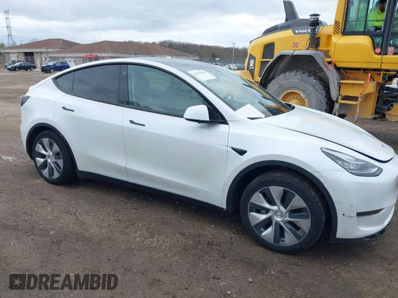 2022 Tesla Model Y Long Range with VIN 7SAYGDEE1NF421098, listed as a IAAI auction lot 42177555 with 55,855 mi miles and . Bid and sale history available at carsss.com. Image 14.