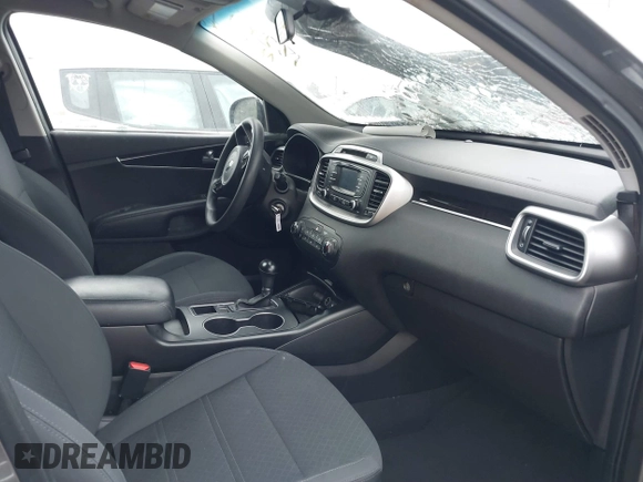 2018 Kia Sorento LX with VIN 5XYPG4A32JG395997, listed as a IAAI auction lot 41718004 with 1 mi miles. Bid and sale history available at carsss.com. Image 5.