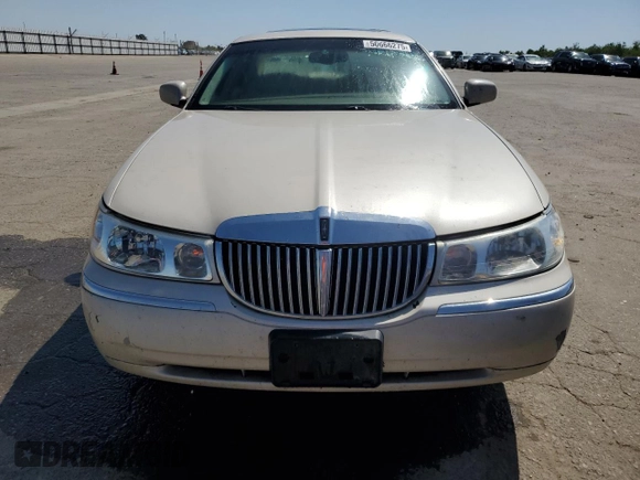 2002 Lincoln Town Car Cartier z VIN 1LNHM83W72Y617952, wystawiony jako Copart lot #50666275 z przebiegiem 238 169 mil mil oraz Czysty tytuł • Clean title. Historia ofert i sprzedaży dostępna na DreamBid. Obrazek 5.