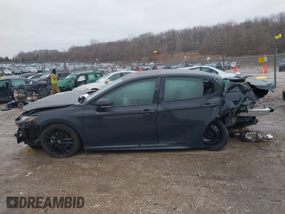 2025 Toyota Camry LE z VIN 4T1DAACK5SU543384, wystawiony jako IAAI lot #41522073 z przebiegiem 27 308 mil mil oraz . Historia ofert i sprzedaży dostępna na DreamBid. Obrazek 14.