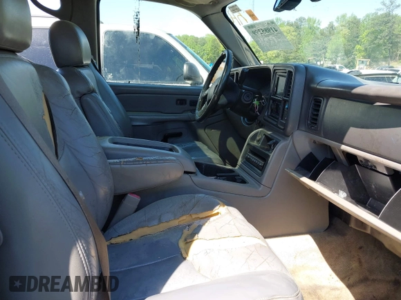 2005 Chevrolet Suburban LT with VIN 1GNEC16Z05J141829, listed as a IAAI auction lot 41985299 with 207,990 mi miles. Bid and sale history available at carsss.com. Image 5.