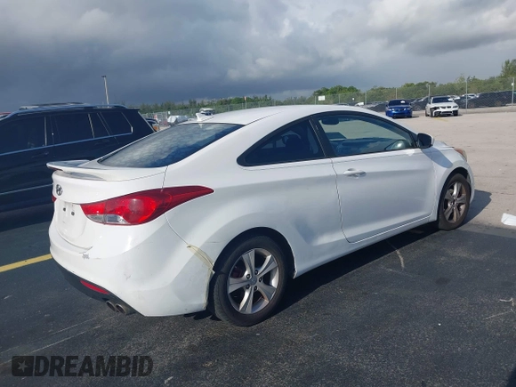 2013 Hyundai Elantra GS z VIN KMHDH6AEXDU022461, wystawiony jako IAAI lot #42351335 z przebiegiem 160 697 mil mil oraz . Historia ofert i sprzedaży dostępna na DreamBid. Obrazek 4.