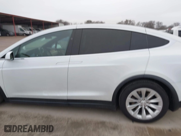 2020 Tesla Model X Long Range with VIN 5YJXCDE2XLF284847, listed as a IAAI auction lot 41595151 with 29,466 mi miles. Bid and sale history available at carsss.com. Image 15.