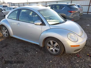 2006 Volkswagen New Beetle Coupe with VIN 3VWRW31C76M420759, listed as a IAAI auction lot 41406398 with 120,287 mi miles. Bid and sale history available at carsss.com. Image 1.
