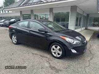 2013 Hyundai Elantra GLS z VIN KMHDH4AE5DU859798, wystawiony jako IAAI lot #42521558 z przebiegiem 195 664 mil mil oraz . Historia ofert i sprzedaży dostępna na DreamBid. Obrazek 1.
