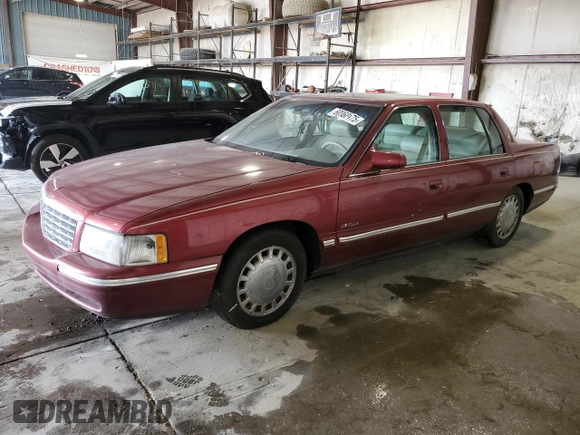 1998 Cadillac DeVille z VIN 1G6KD54Y3WU754718, wystawiony jako Copart lot #60068175 z przebiegiem 64 498 mil mil oraz Czysty tytuł • Clean title. Historia ofert i sprzedaży dostępna na DreamBid. Obrazek 1.