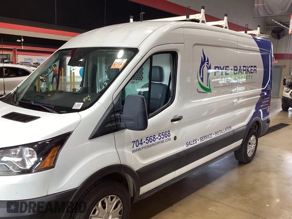 2019 Ford Transit z VIN 1FTYR2CM1KKA32062, wystawiony jako IAAI lot #42596475 z przebiegiem 151 369 mil mil oraz . Historia ofert i sprzedaży dostępna na DreamBid. Obrazek 22.