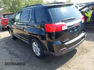 2010 GMC Terrain SLE-2 z VIN 2CTFLEEW3A6241947, wystawiony jako IAAI lot #42449864 z przebiegiem 131 655 mil mil oraz . Historia ofert i sprzedaży dostępna na DreamBid. Obrazek 3.