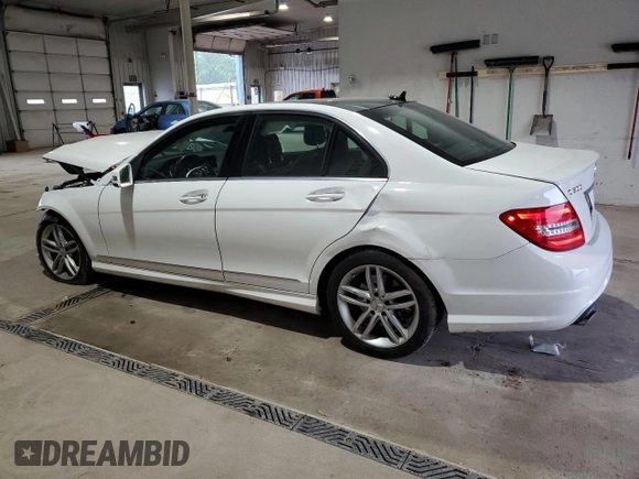 2013 Mercedes-Benz C 300 Sport с VIN WDDGF8AB3DG071630, выставлен на аукционе Copart как лот 60633755 с пробегом 125 585 миль миль и Списание • Salvage title. История ставок и продаж доступна на DreamBid. Изображение 2.