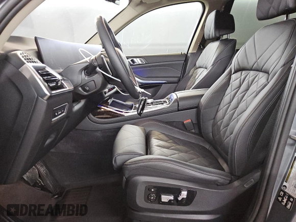 2025 BMW X7 xDrive40i with VIN 5UX23EM07S9X65923, listed as a Copart auction lot 49507655 with 8,891 mi miles and Clean Title. Bid and sale history available at carsss.com. Image 7.