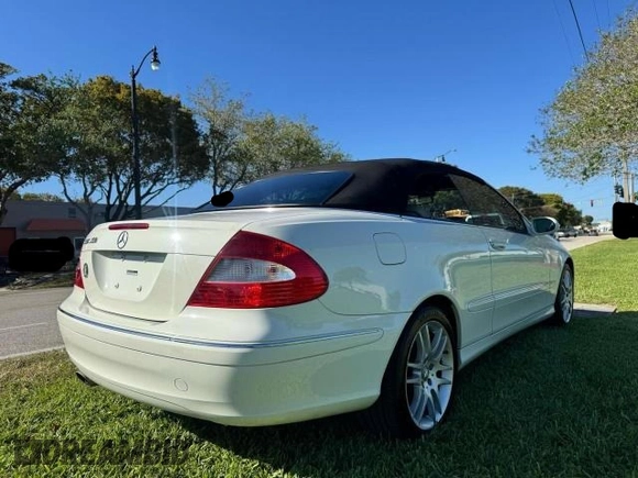 2009 Mercedes-Benz CLK 350 z VIN WDBTK56F79T103202, wystawiony jako Copart lot #48542265 z przebiegiem 108 009 mil mil oraz Szkoda całkowita • Salvage title. Historia ofert i sprzedaży dostępna na DreamBid. Obrazek 4.
