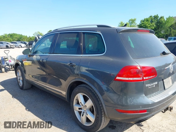 2012 Volkswagen Touareg Sport z VIN WVGFF9BP3CD003376, wystawiony jako IAAI lot #42249714 z przebiegiem 248 635 mil mil oraz . Historia ofert i sprzedaży dostępna na DreamBid. Obrazek 14.