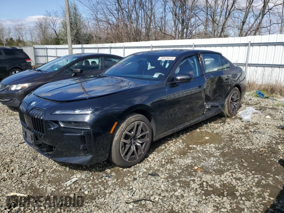 2023 BMW 7 Series 760i xDrive z VIN WBA33EJ02PCM26276, wystawiony jako Copart lot #50979415 z przebiegiem 25 648 mil mil oraz Szkoda całkowita • Salvage title. Historia ofert i sprzedaży dostępna na DreamBid. Obrazek 1.