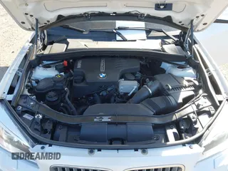 2015 BMW X1 xDrive28i z VIN WBAVL1C56FVY37452, wystawiony jako IAAI lot #42159918 z przebiegiem 70 044 mil mil oraz . Historia ofert i sprzedaży dostępna na DreamBid. Obrazek 10.