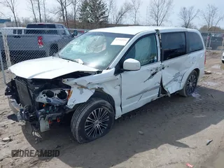 2013 Chrysler Town & Country S with VIN 2C4RC1HG6DR818396, listed as a IAAI auction lot 41922016 with 231,595 mi miles. Bid and sale history available at carsss.com. Image 18.