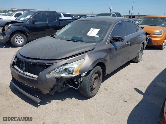 2015 Nissan Altima 2.5 with VIN 1N4AL3AP0FN368673, listed as a IAAI auction lot 41867886 with 152,213 mi miles. Bid and sale history available at carsss.com. Image 2.