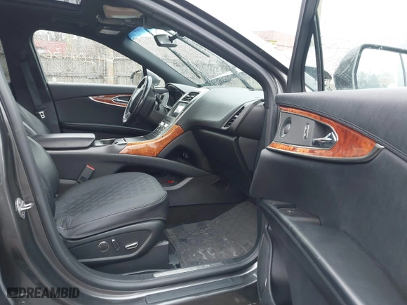 2019 Lincoln Nautilus Reserve with VIN 2LMPJ8L93KBL42922, listed as a IAAI auction lot 41202130 with 45,883 mi miles. Bid and sale history available at carsss.com. Image 5.
