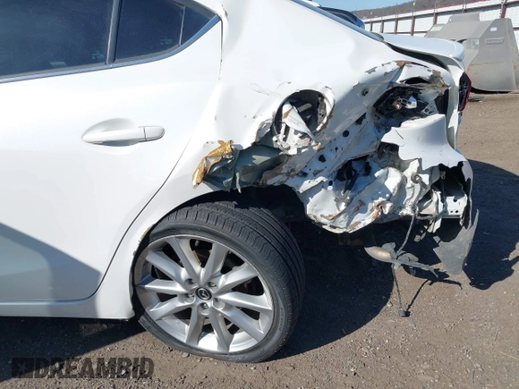 2017 Mazda 3 Grand Touring z VIN 3MZBN1W34HM139393, wystawiony jako IAAI lot #41747788 z przebiegiem 137 275 mil mil oraz . Historia ofert i sprzedaży dostępna na DreamBid. Obrazek 6.