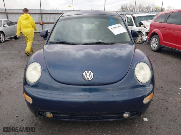 1999 Volkswagen New Beetle GLS with VIN 3VWCA21C9XM417149, listed as a IAAI auction lot 41690669 with NaN miles. Bid and sale history available at carsss.com. Image 12.