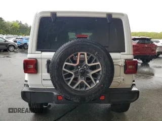 2025 Jeep Wrangler Sahara z VIN 1C4PJXEN6SW546780, wystawiony jako Copart lot #55800685 z przebiegiem 6 063 mil mil oraz Czysty tytuł • Clean title. Historia ofert i sprzedaży dostępna na DreamBid. Obrazek 6.
