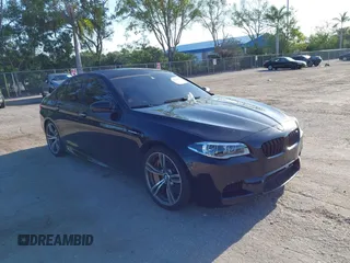 2014 BMW M5 z VIN WBSFV9C54ED593281, wystawiony jako IAAI lot #42063656 z przebiegiem 104 517 mil mil oraz . Historia ofert i sprzedaży dostępna na DreamBid. Obrazek 1.