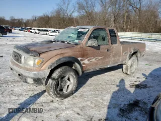 2004 Toyota Tacoma with VIN 5TEWN72N14Z388245, listed as a Copart auction lot 42334635 with 208,411 mi miles and Salvage title. Bid and sale history available at DreamBid. Image 1.