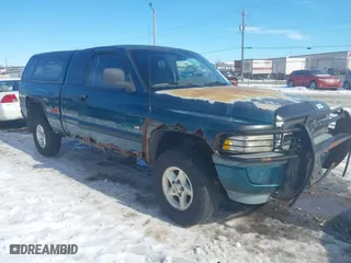 1998 Dodge Ram 1500 with VIN 3B7HF13Z4WG191315, listed as a IAAI auction lot 41643173 with 222,200 mi miles. Bid and sale history available at carsss.com. Image 1.
