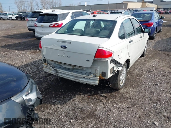 2009 Ford Focus SE z VIN 1FAHP35N79W235743, wystawiony jako IAAI lot #42086256 z przebiegiem 95 986 mil mil oraz . Historia ofert i sprzedaży dostępna na DreamBid. Obrazek 6.