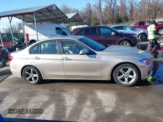 2014 BMW 3 Series 328i xDrive с VIN WBA3B5C56EP541173, выставлен на аукционе IAAI как лот 41865108 с пробегом 122 269 миль миль и . История ставок и продаж доступна на DreamBid. Изображение 13.