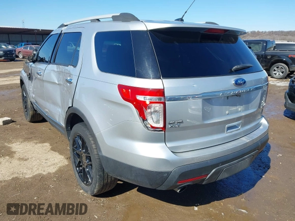 2011 Ford Explorer XLT with VIN 1FMHK8D85BGA11352, listed as a IAAI auction lot 41583934 with 238,362 mi miles and . Bid and sale history available at carsss.com. Image 3.