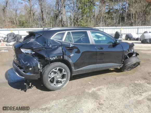 2025 Chevrolet Trax LT with VIN KL77LHEP5SC025727, listed as a Copart auction lot 48520815 with 7,207 mi miles and Salvage Title. Bid and sale history available at carsss.com. Image 3.