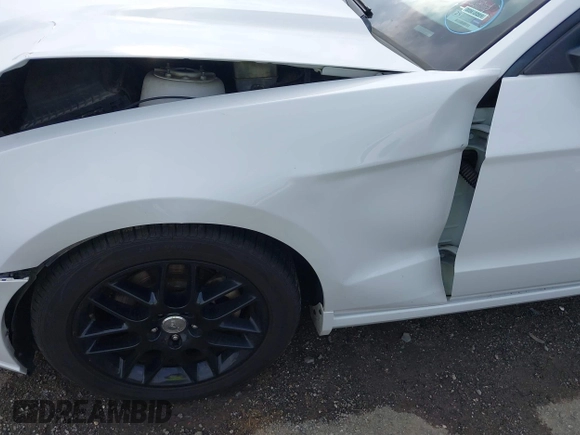 2014 Ford Mustang V6 с VIN 1ZVBP8AM2E5318701, выставлен на аукционе IAAI как лот 42265557 с пробегом 97 870 миль миль и . История ставок и продаж доступна на DreamBid. Изображение 12.