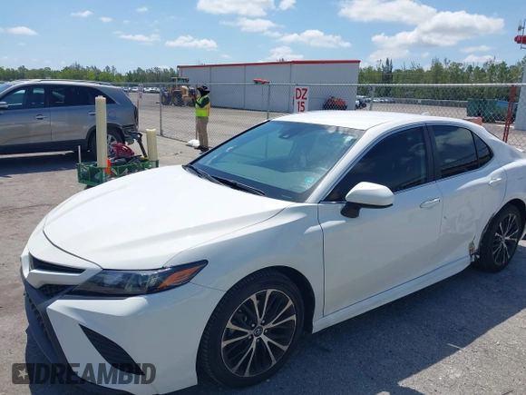 2019 Toyota Camry LE z VIN 4T1B11HK8KU226604, wystawiony jako IAAI lot #42219440 z przebiegiem 53 415 mil mil oraz . Historia ofert i sprzedaży dostępna na DreamBid. Obrazek 2.