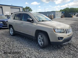 2017 Jeep Compass Sport SE with VIN 1C4NJCBA4HD123119, listed as a Copart auction lot 58787565 with 104,500 mi miles and Salvage title. Bid and sale history available at DreamBid. Image 4.