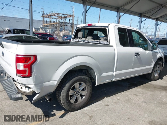 2018 Ford F-150 XL z VIN 1FTEX1CP3JFB32667, wystawiony jako IAAI lot #42242939 z przebiegiem 149 549 mil mil oraz . Historia ofert i sprzedaży dostępna na DreamBid. Obrazek 4.