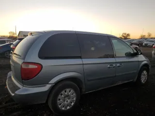 2006 Chrysler Town & Country SWB with VIN 1A4GP45R36B746054, listed as a Copart auction lot 77898614 with 164,792 mi miles and Salvage Title. Bid and sale history available at carsss.com. Image 3.